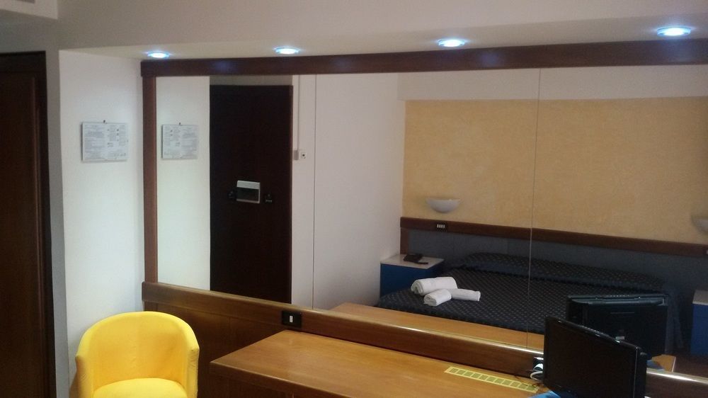 Hotel De La Ville & Centro Congressi 贝内文托 外观 照片