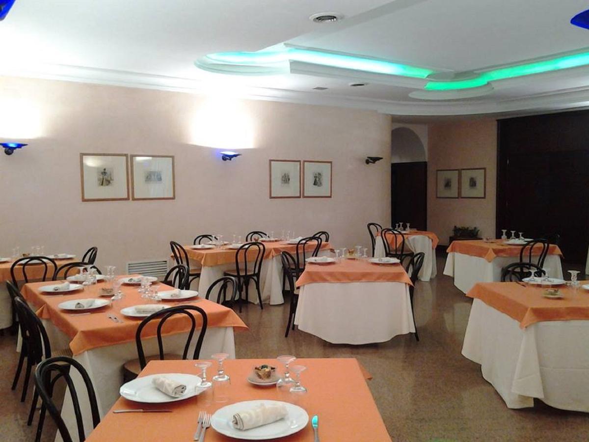 Hotel De La Ville & Centro Congressi 贝内文托 外观 照片