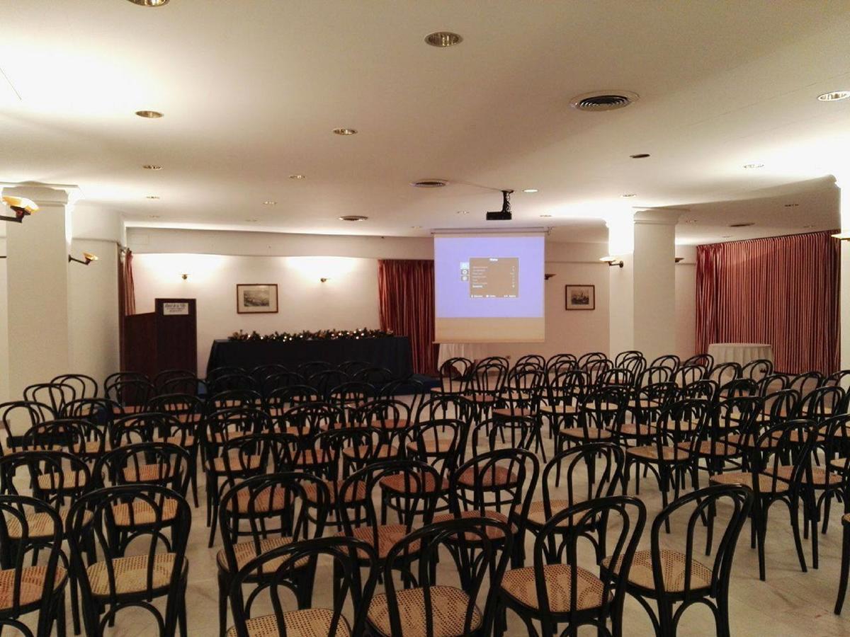 Hotel De La Ville & Centro Congressi 贝内文托 外观 照片