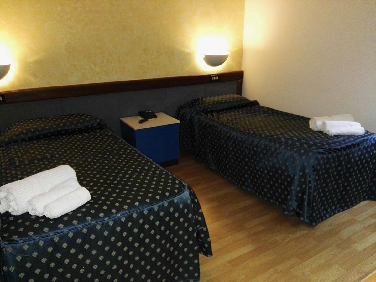 Hotel De La Ville & Centro Congressi 贝内文托 外观 照片