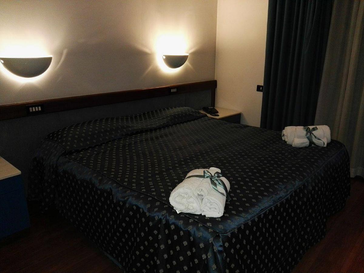 Hotel De La Ville & Centro Congressi 贝内文托 外观 照片