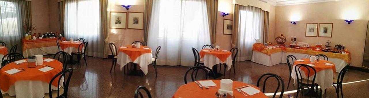 Hotel De La Ville & Centro Congressi 贝内文托 外观 照片