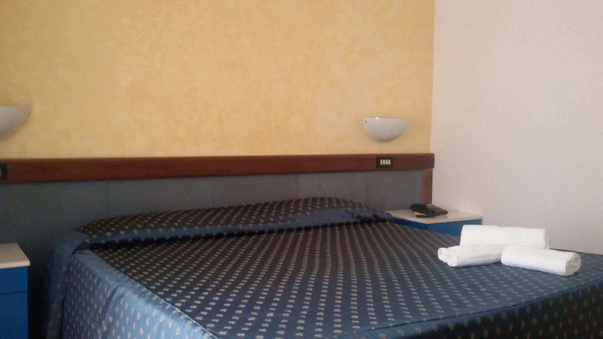 Hotel De La Ville & Centro Congressi 贝内文托 外观 照片