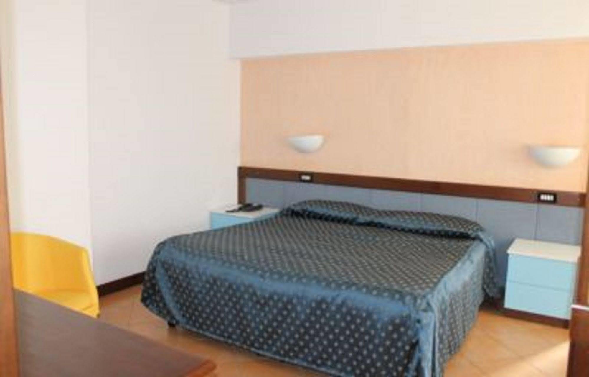 Hotel De La Ville & Centro Congressi 贝内文托 外观 照片