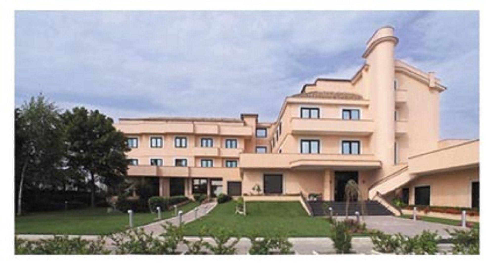 Hotel De La Ville & Centro Congressi 贝内文托 外观 照片