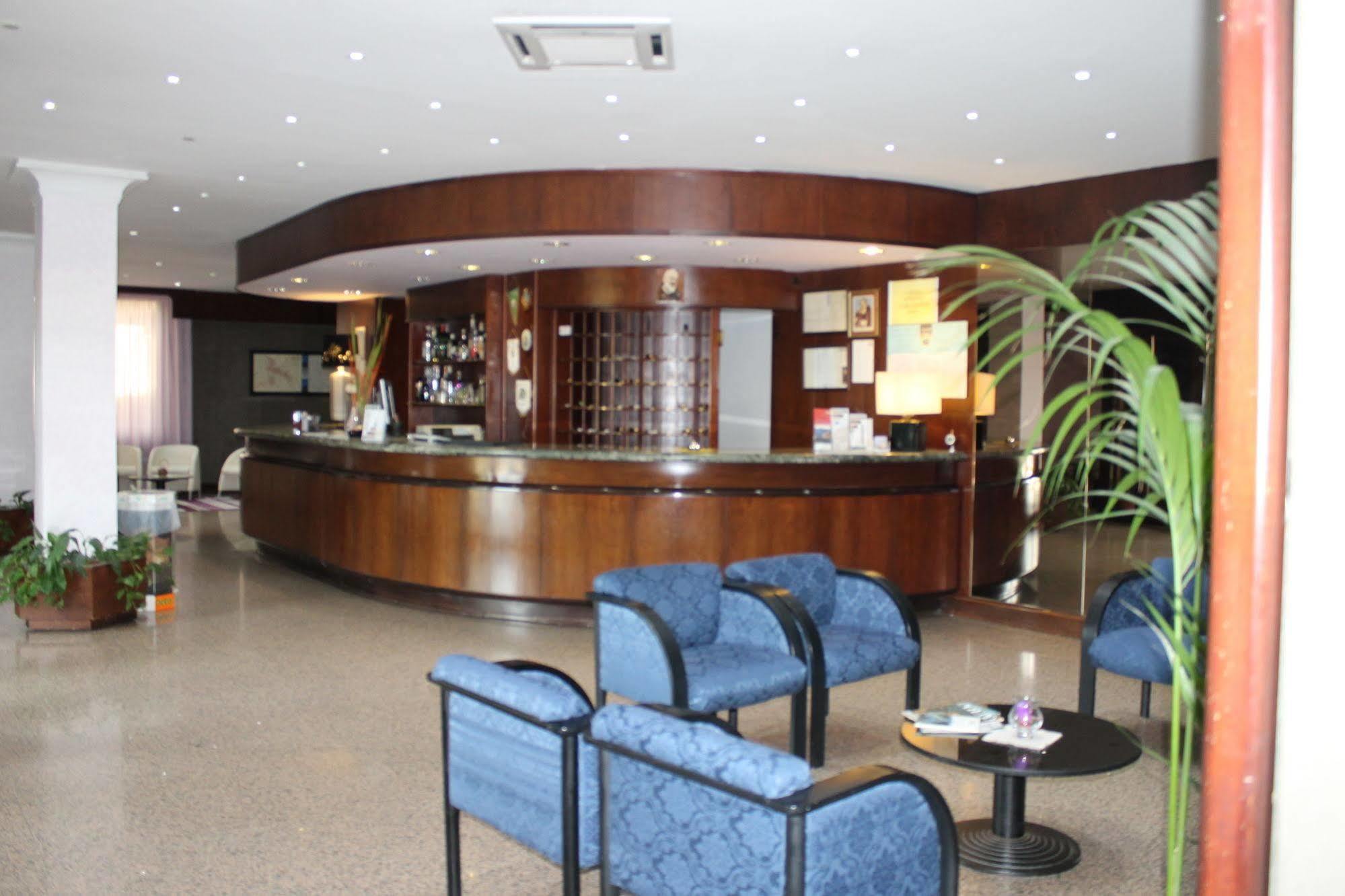 Hotel De La Ville & Centro Congressi 贝内文托 外观 照片